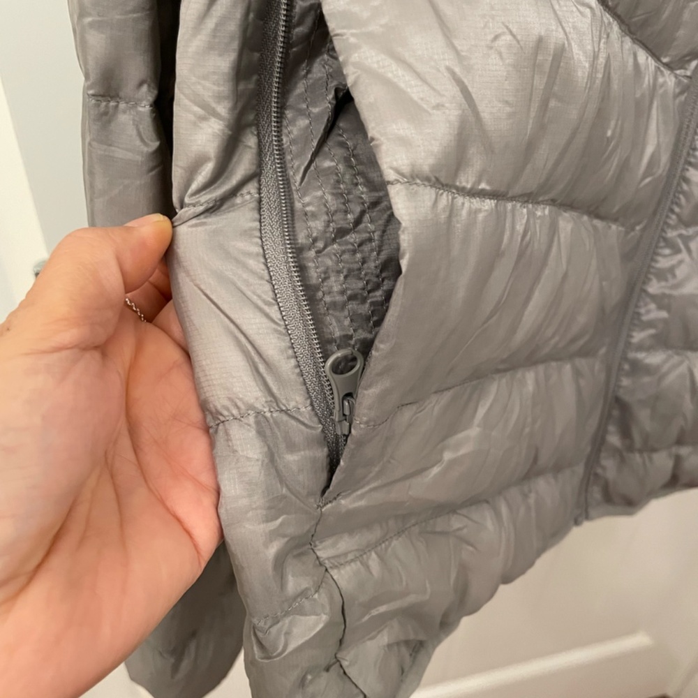 Uniqlo Ultra Light Down Jacket - Picture 5 of 9